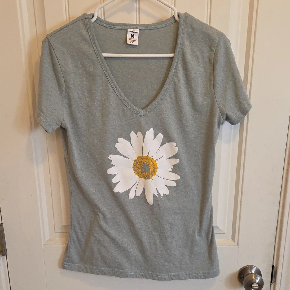 Mint Green Daisy Print V-neck Short Sleeve Tshirt - Picture 3 of 6